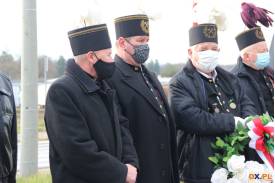 Górnicy złożyli kwiaty przed pomnikiem w Kaczycach 