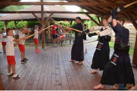 Pokazy Wiślańskiej Sekcji Kendo dla młodych sportowców LKS Pogórze