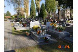  Cmentarz na Bobrku w Cieszynie w dniu Wszystkich Świętych 