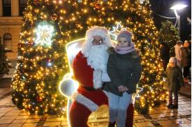 Mikołaj i rozświetlenieu choinki w Ustroniu