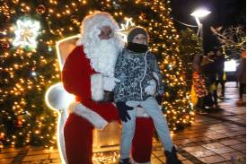 Mikołaj i rozświetlenieu choinki w Ustroniu