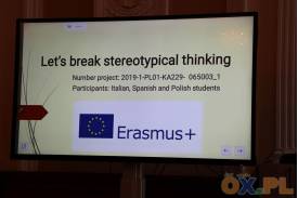 Zdjęcie przedstawia projekt „Erasmus+ "Let's break stereotypical thinking". 