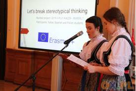 Zdjęcie przedstawia projekt „Erasmus+ "Let's break stereotypical thinking". 