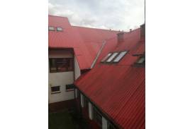 Dach w Szkole Podstawowej nr. 2 w Istebnej/istebna.eu