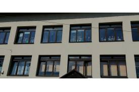 okna w Szkole Podstawowej nr. 1 w Jaworzynce/istebna.eu