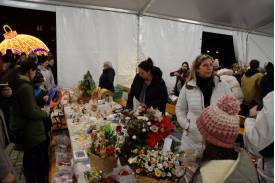 Jarmark bożonarodzeniowy i rozświecenie  choinki na na Rynku w Czeskim Cieszynie