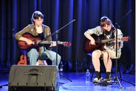 Prezentacje uczestników zajęć z nauki gry na ukulele oraz szkółki gitarowej w Skoczowie