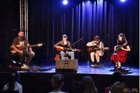 Prezentacje uczestników zajęć z nauki gry na ukulele oraz szkółki gitarowej w Skoczowie