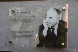 Odsłonięcie tablicy upamiętniającej prof. Richarda Pipesa