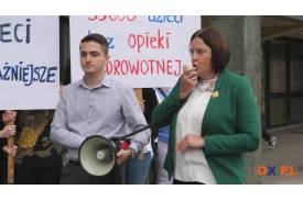 (Wideo) Pikieta w sprawie likwidacji Oddziału Pediatrycznego Szpitala Śląskiego w Cieszynie
