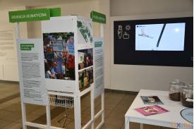 Licealiści na wystawie "Dizajn w Przestrzeni Publicznek"