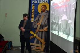 Uroczystość odsłonięcia zabytkowego krucyfiksu po renowacji na pl. św. Krzyża w Cieszynie