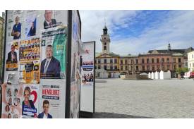Reklamy wyborcze muszą w Cieszynie respektować zasady Uchwały Krajobrazowej, na zdjęciu reklamy wyborcze w Cieszynie, fot. Natasza Gorzołka