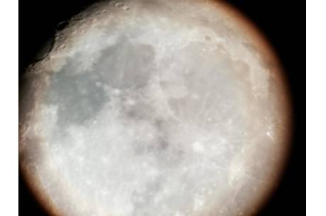 Księżyc sfotografowany przy użyciu teleskopu, który pozyskał Urząd Gminy Goleszów. Fot. UG Goleszów