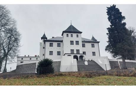 Elewacja południowa zamku, zdjęcie z końca listopada br. Źródło: facebook.com/Zespół-Zamkowo-Parkowy-w-Grodźcu-Śląskim