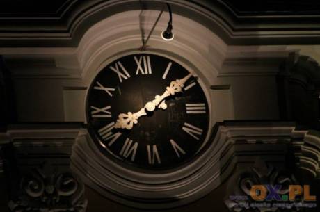 Główny mechanizm zegara z ratuszowej wieży w Skoczowie pochodzi z 1894 roku. Ówczesnym wykonawcą była firma F.X. Schneider Sohn z miejscowości Freudenthal, znana z produkcji zegarów wieżowych. Jest to jeden z najstarszych zegarów wieżowych na terenie Śląska. fot. ARC