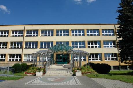 Szkoła Podstawowa numer 1 w Ustroniu. Źródło: miasto.ustron.pl