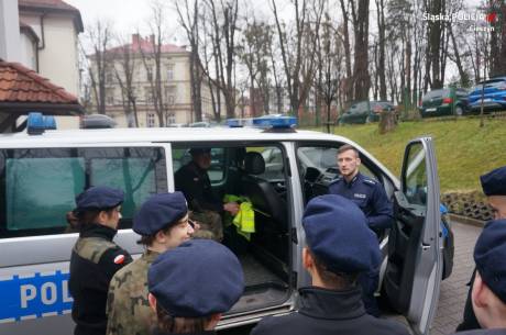 Uczniowie klasy mundurowej odwiedzili Komendę Policji, fot. KPP Cieszyn