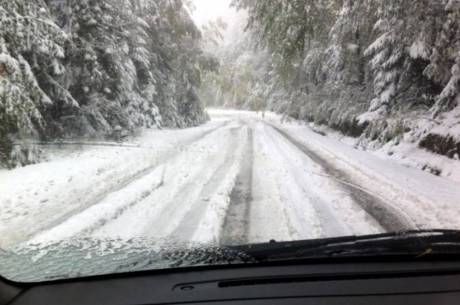 Przed intensywnymi opadami śniegu ostrzega Wojewódzkie Centrum Zarządzania Kryzysowego