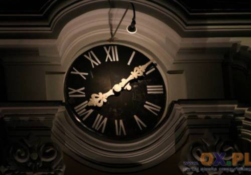 . Główny mechanizm zegara z ratuszowej wieży w Skoczowie pochodzi z 1894 roku. Ówczesnym wykonawcą była firma F.X. Schneider Sohn z miejscowości Freudenthal, znana z produkcji zegarów wieżowych. Jest to jeden z najstarszych zegarów wieżowych na terenie Śląska. fot. ARC