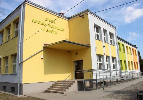 Zostanie rozbudowan m.in. budynek Zespołu Szkół w Bąkowie. 