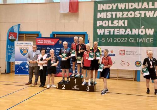 Henryk Pietrzak na najwyższym stopniu podium w deblu, fot. mat.pras.