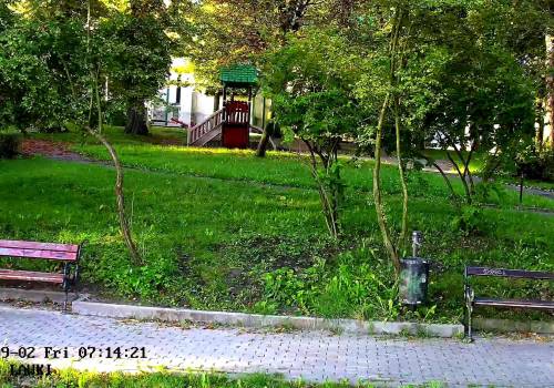 Widok z kamery na park przy Kościele św. Trójcy, fot. SM Cieszyn/FB