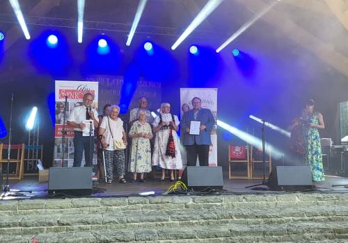 Pierwsze karty zostały przekazane podczas uroczystości Lato w Jasienicy fot. jasienica.pl