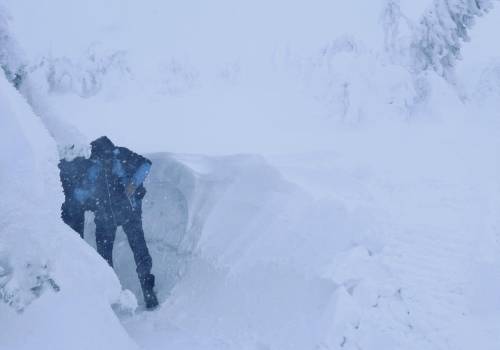 W górach są trudne warunki, słoneczna pogoda może ustąpić miejsca zamieci, fot. GOPR Beskidy/FB
