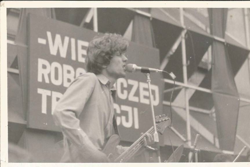 Zdjęcie z koncertu 1-majowego 1981 r. - Oxygen, cieszyński rynek/ fot. Archiwum prywatne