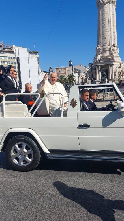 Papież został uroczyscie powitany w Lizbonie