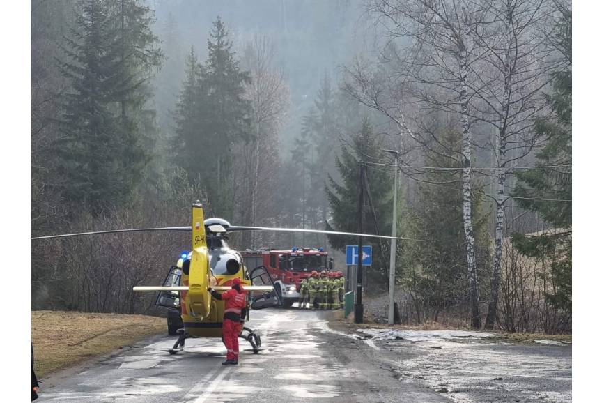 Lądowanie helikoptera w miejscu zdarzenia