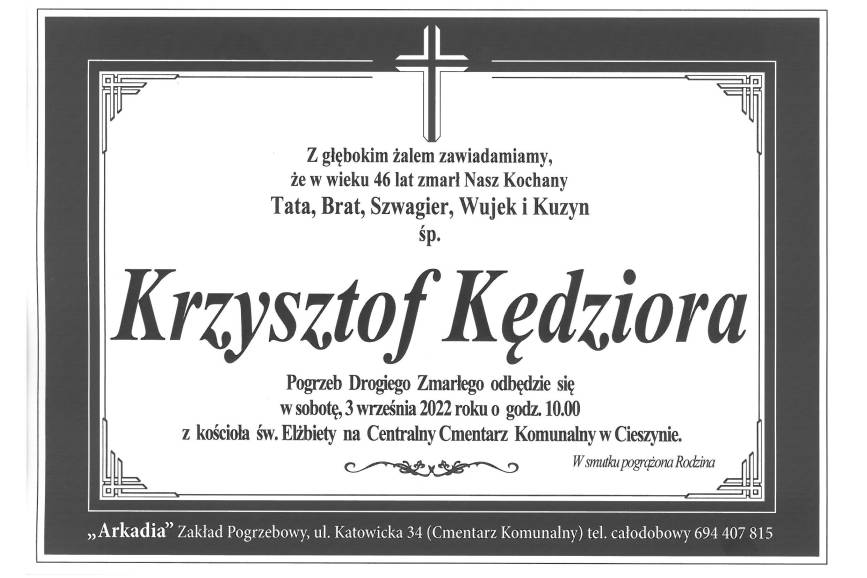 Zdjęcie przedstawia klepsydrę z informacją o śmierci Krzysztofa Kędziora